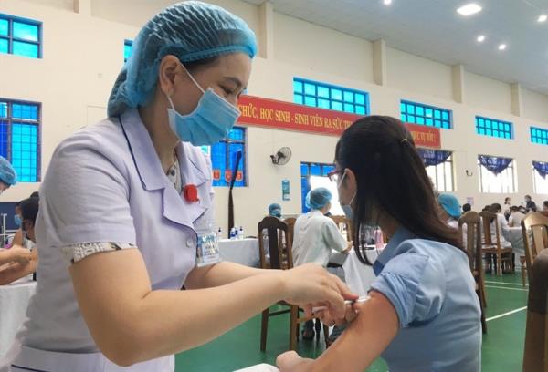 Trên 1 triệu người từ 18 tuổi trở lên ở Quảng Nam tiêm đủ liều vắc xin phòng Covid-19