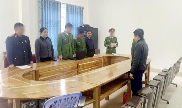 Khởi tố, bắt tạm giam Hiệu trưởng tham ô, chiếm đoạt quà tài trợ, ủng hộ bão lụt