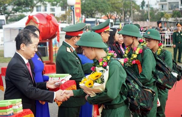 Hơn 1.300 thanh niên Đà Nẵng lên đường tòng quân