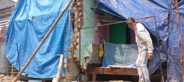 Đà Nẵng: Dự án cống thoát nước liên tục trễ tiến độ, dân nơm nớp sống trong nhà bị nghiêng lún