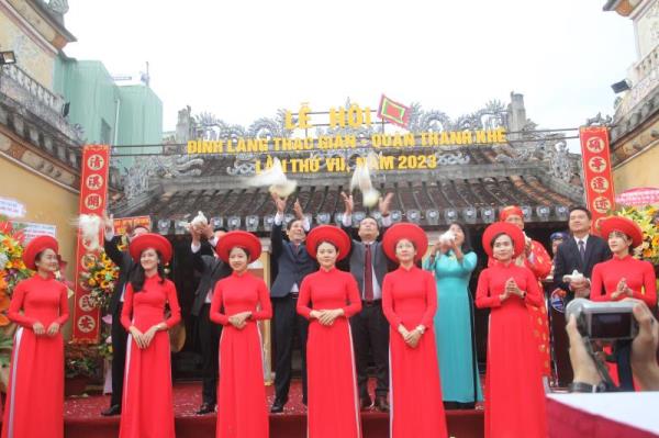 Sôi nổi Lễ hội Đình làng Thạc Gián