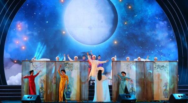 Khai trương du lịch biển năm 2023 Hà Tĩnh - Trang Thơ hòa cánh sóng