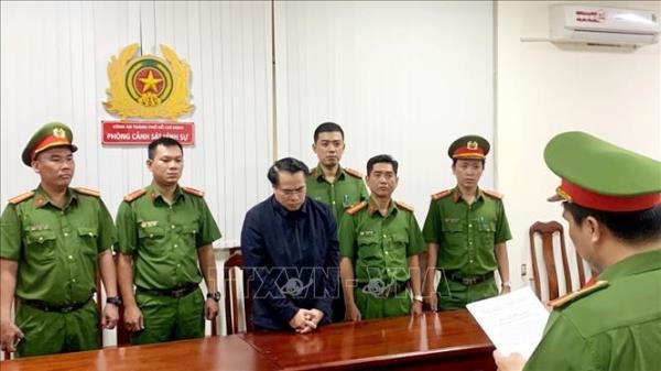 Lỗ nhỏ đắm thuyền