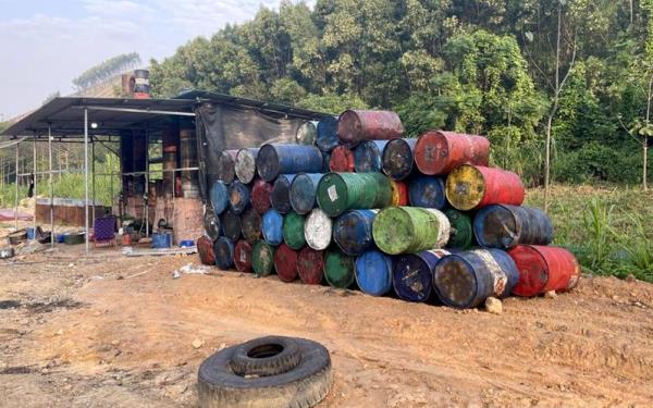 Xử phạt cơ sở tái chế dầu nhớt thải nguy hại, không có giấy phép môi trường