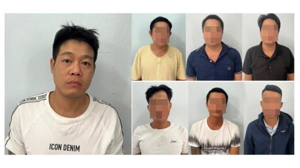 Thất tiên vào nhà hàng... đập đá