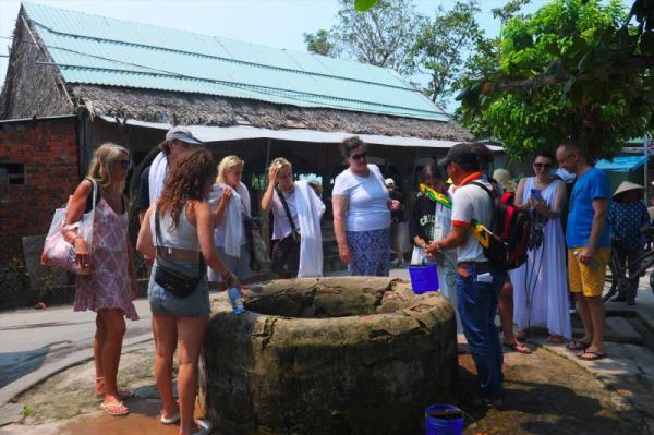 Các khu Di sản văn hóa thế giới thu hút hàng vạn khách tham quan
