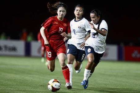 Tuyển nữ Việt Nam - Nữ Campuchia: 4-0: Thắng nhàn vào chung kết