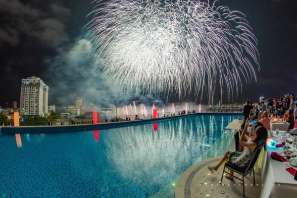 Đến Đà Nẵng xem pháo hoa hè này, không thể bỏ qua 4 tọa độ nghỉ dưỡng chất lừ