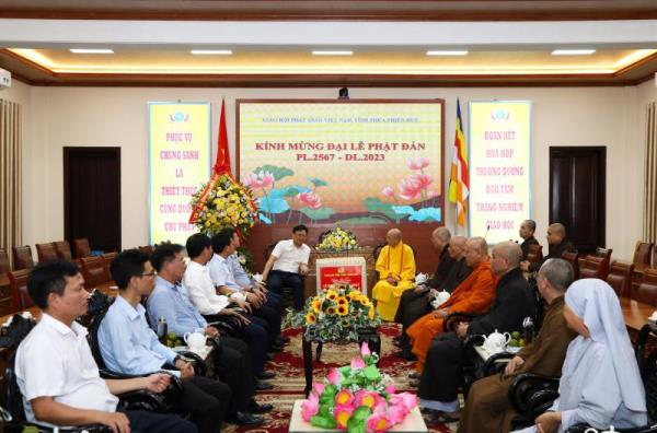 Lãnh đạo Công an tỉnh Thừa Thiên -Huế chúc mừng Đại lễ Phật Đản năm 2023