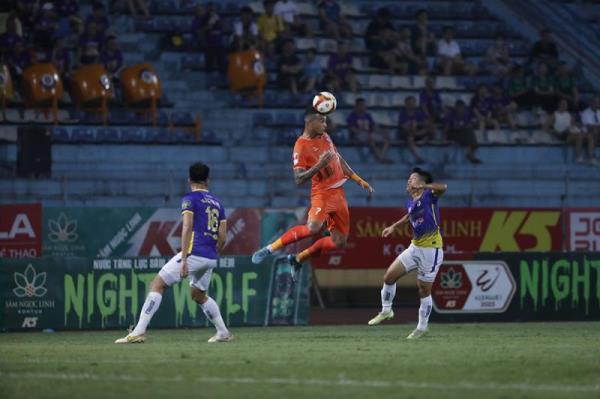 Vòng 9 V.League 2023 ngày 27-5: Những đôi chân nặng trĩu