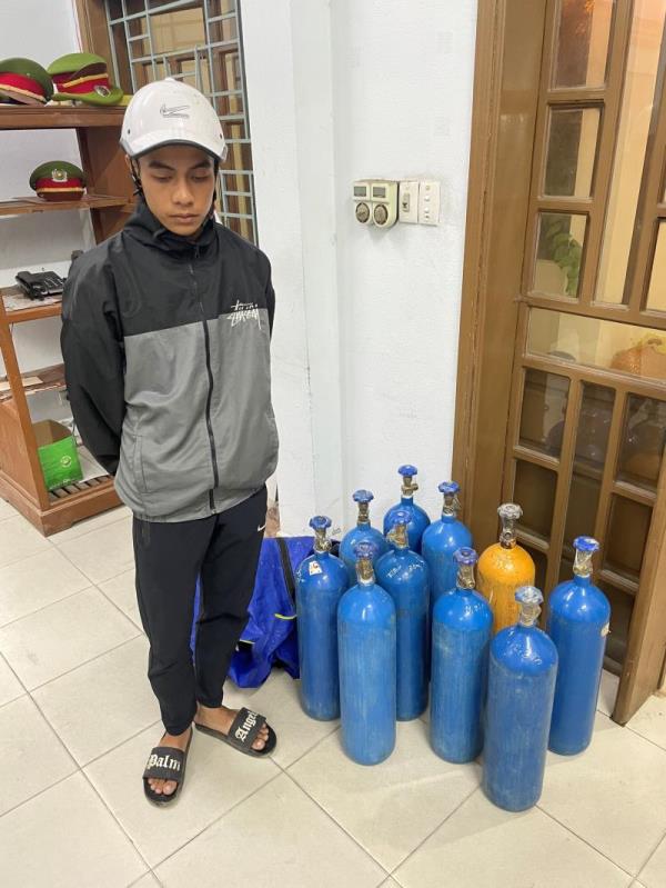 Vận chuyển khí cười trong đêm