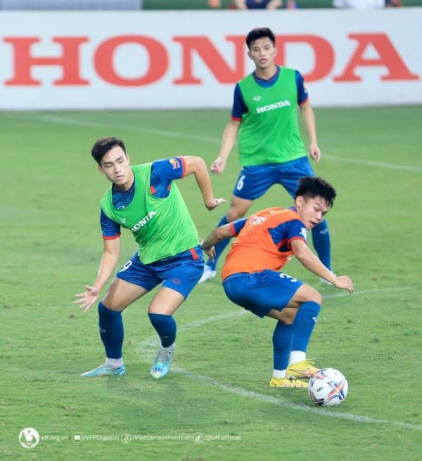 Các đội tuyển Việt Nam thời HLV Philippe Troussier: Thử nhìn về một đội tuyển mở