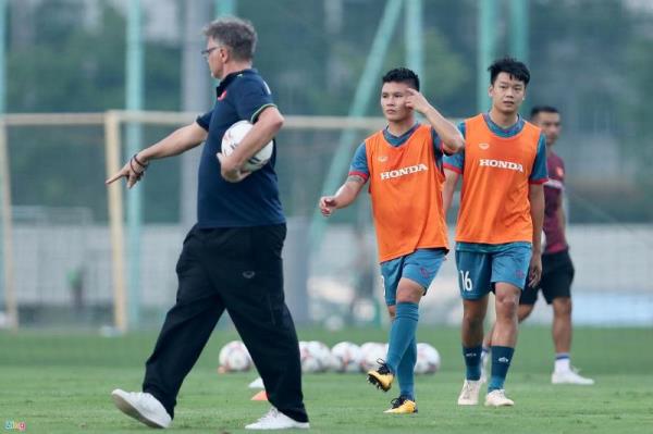 Lợi thế cho Quang Hải?