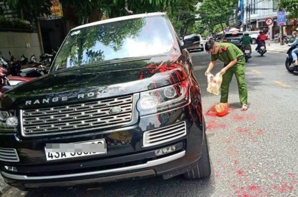 Siêu xe bị tạt sơn