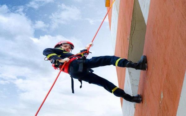 Những đóa hồng bên lửa