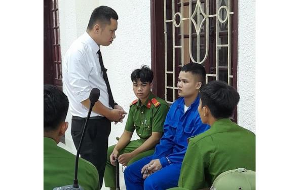 Chuyến hàng  hơn 1,1kg ma túy mắc kẹt bên vệ đường