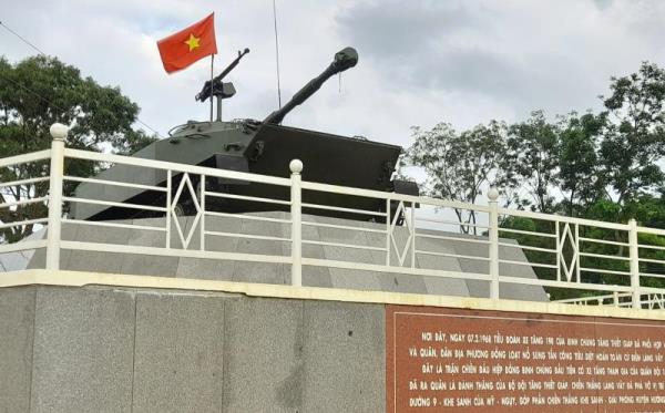 Thắm tình với Làng Vây