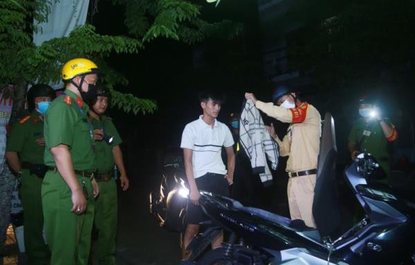 Quả đấm thép khép kín địa bàn, thức cho dân ngủ