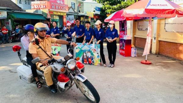CSGT Quảng Ngãi cứu nguy cho thí sinh