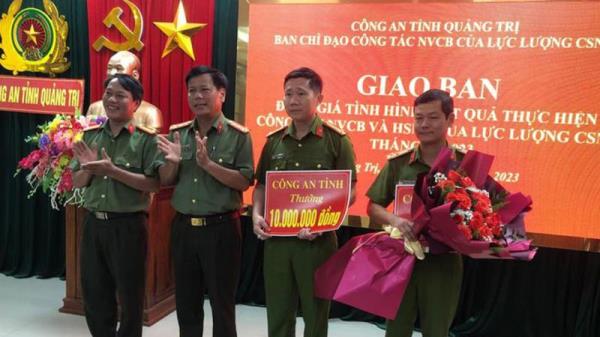 Trao thưởng đột xuất cho các đơn vị lập thành tích xuất sắc trong đấu tranh tội phạm