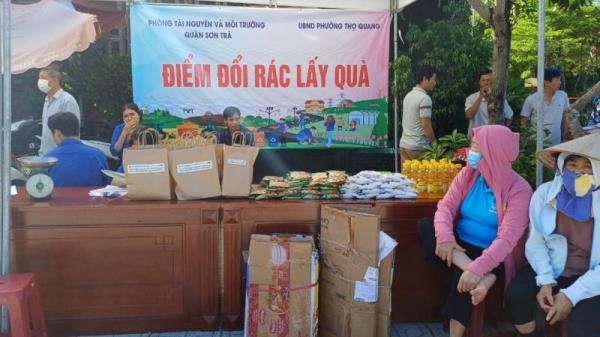 Tổ chức thu gom rác thải tại các công trình xây dựng trái phép đã xử lý trên bán đảo Sơn Trà
