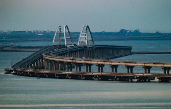 Giao thông bị chặn khẩn cấp trên cầu Crimea
