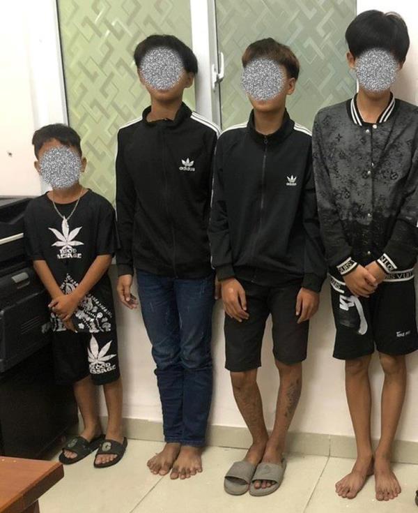 Truy vết nhóm vạc trên bãi biển