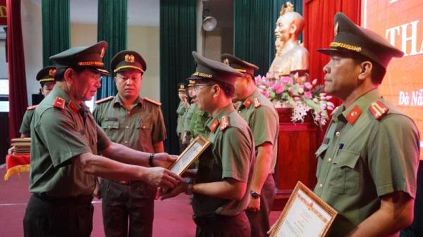 Khen thưởng nhiều tập thể, cá nhân thuộc Công an TP Đà Nẵng