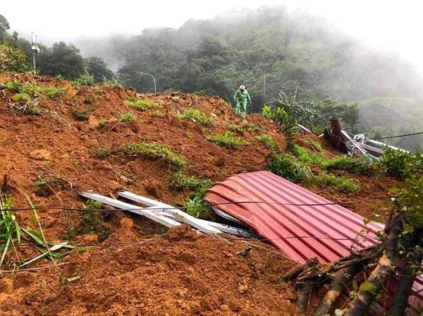 NÓNG: Đèo Bảo Lộc sạt lở đè trạm cảnh sát, 3 chiến sĩ và 1 người dân mất tích