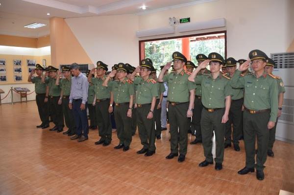 Tri ân các anh hùng liệt sĩ tại Khu di tích An ninh khu V