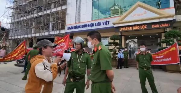 Nhiều khách hàng của LienVietPostBank Bảo Lộc sập bẫy nhân viên tín dụng