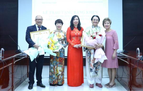 Bộ Ngoại giao tặng bằng khen cho 2 kiều bào có nhiều đóng góp cho Đà Nẵng