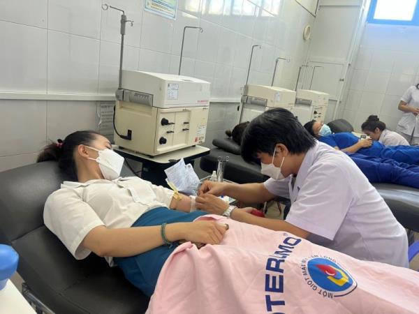 Hơn 210 đoàn viên công đoàn Bệnh viện Đà Nẵng tham gia hiến máu tình nguyện