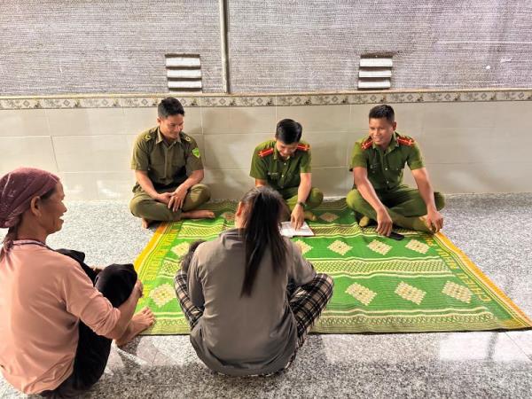 Lật tẩy thầy bói nhí được cõi trên nhập xác