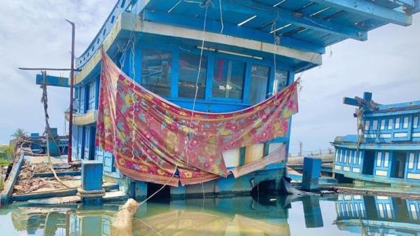 Quảng Ngãi quyết tâm dọn sạch các xác tàu cá nằm bờ