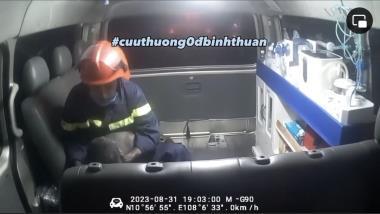 Nghẹt thở giây phút chiến sĩ cảnh sát cứu bé trai trong vụ cháy ở Phan Thiết