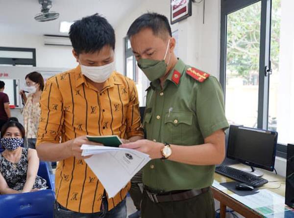Đẩy mạnh ứng dụng dịch vụ công trong giải quyết thủ tục xuất nhập cảnh