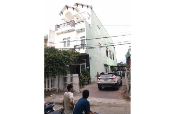 Mâu thuẫn sau ly hôn, vợ đâm chồng cũ thiệt mạng