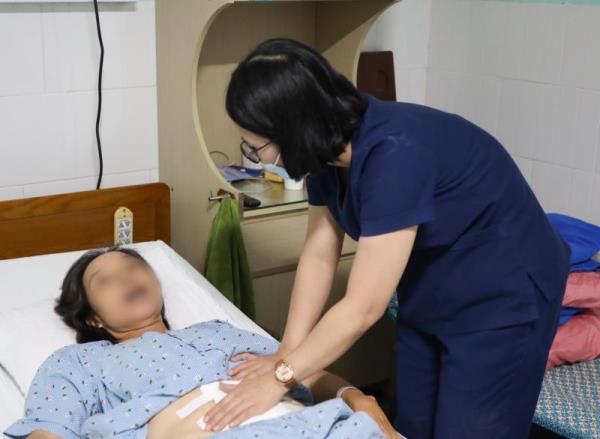 Lấy khối u xơ nặng 3 ký trú ẩn trong tử cung người phụ nữ suốt 7 năm