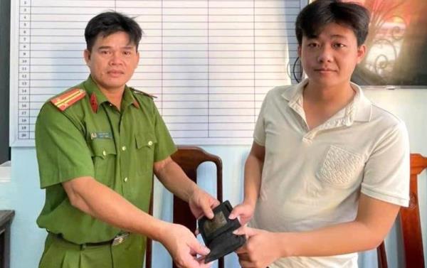 Trao trả tài sản cho người bị đánh rơi