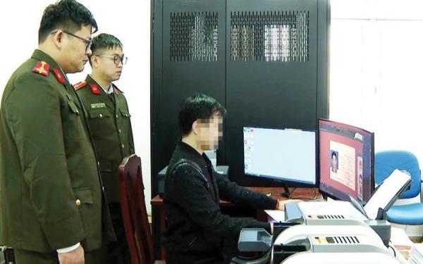 Bóc gỡ đường dây làm giấy tờ giả do ông trùm 9x cầm đầu