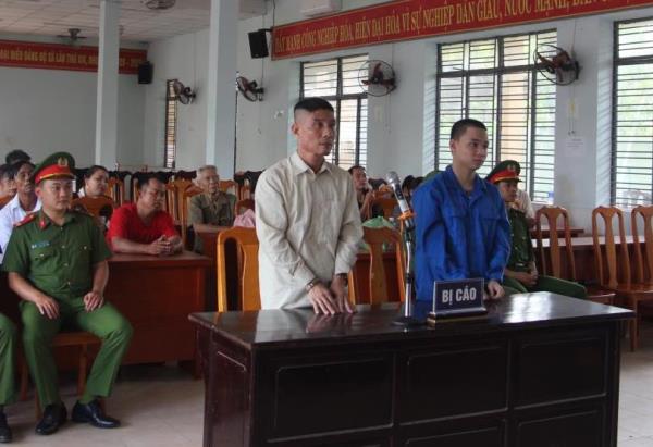 Xét xử lưu động hai đối tượng nghiện ma túy trữ hàng trắng