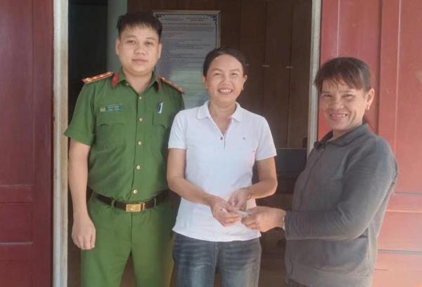 Trao trả tài sản cho người đánh rơi