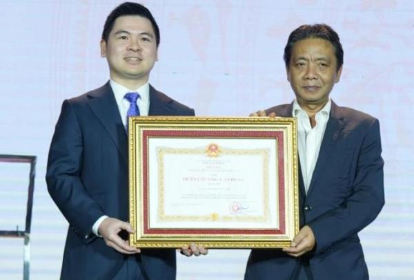 Hà Nội FC đón Huân chương Lao động hạng Nhì