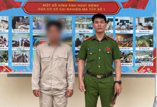 Vận động người nghiện đi cai