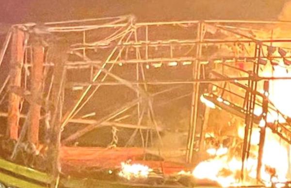 Cứu hộ 6 ngư dân trên tàu cá Quảng Bình bị cháy rụi ở vùng biển Quảng Trị