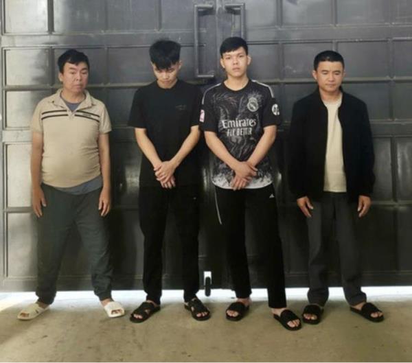 Bác thằng bần cướp lại tiền thua bạc