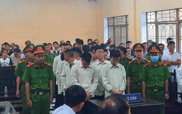 Rửa hận giúp bạn, cả nhóm cùng xộ khám