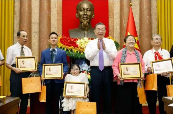 Một việc tử tế hôm nay là biểu hiện sinh động của thi đua ái quốc