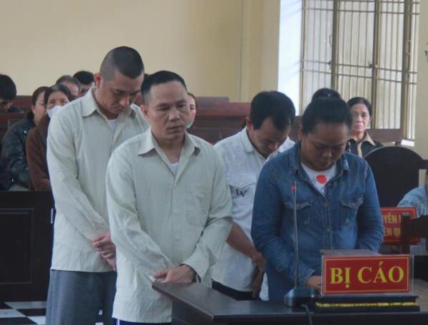 Nghi bạn có gian tình với vợ, kéo chiến hữu đến chém trọng thương